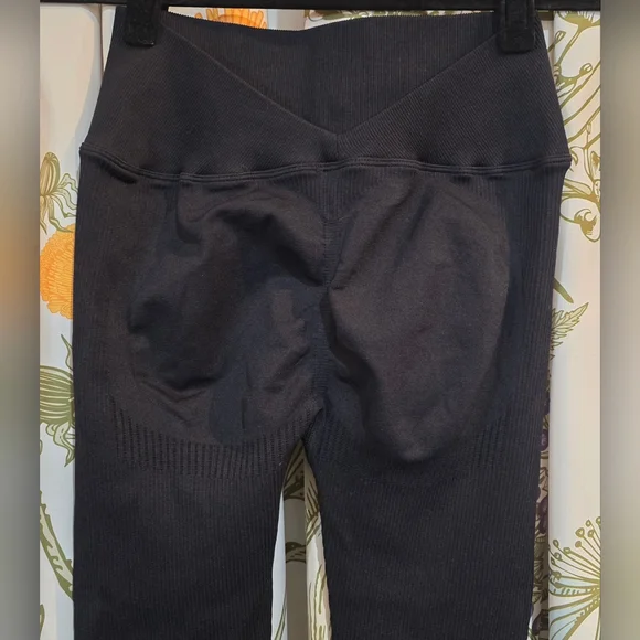 Halara Ribbed Compression Legging - Picture 5 of 5